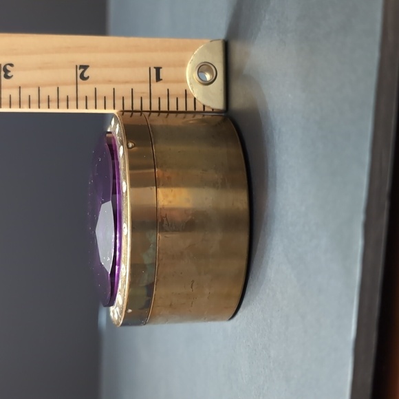 Vintage Brass Round Trinket Box/Pill Box with Faux Amethyst Jewel. - Picture 8 of 9